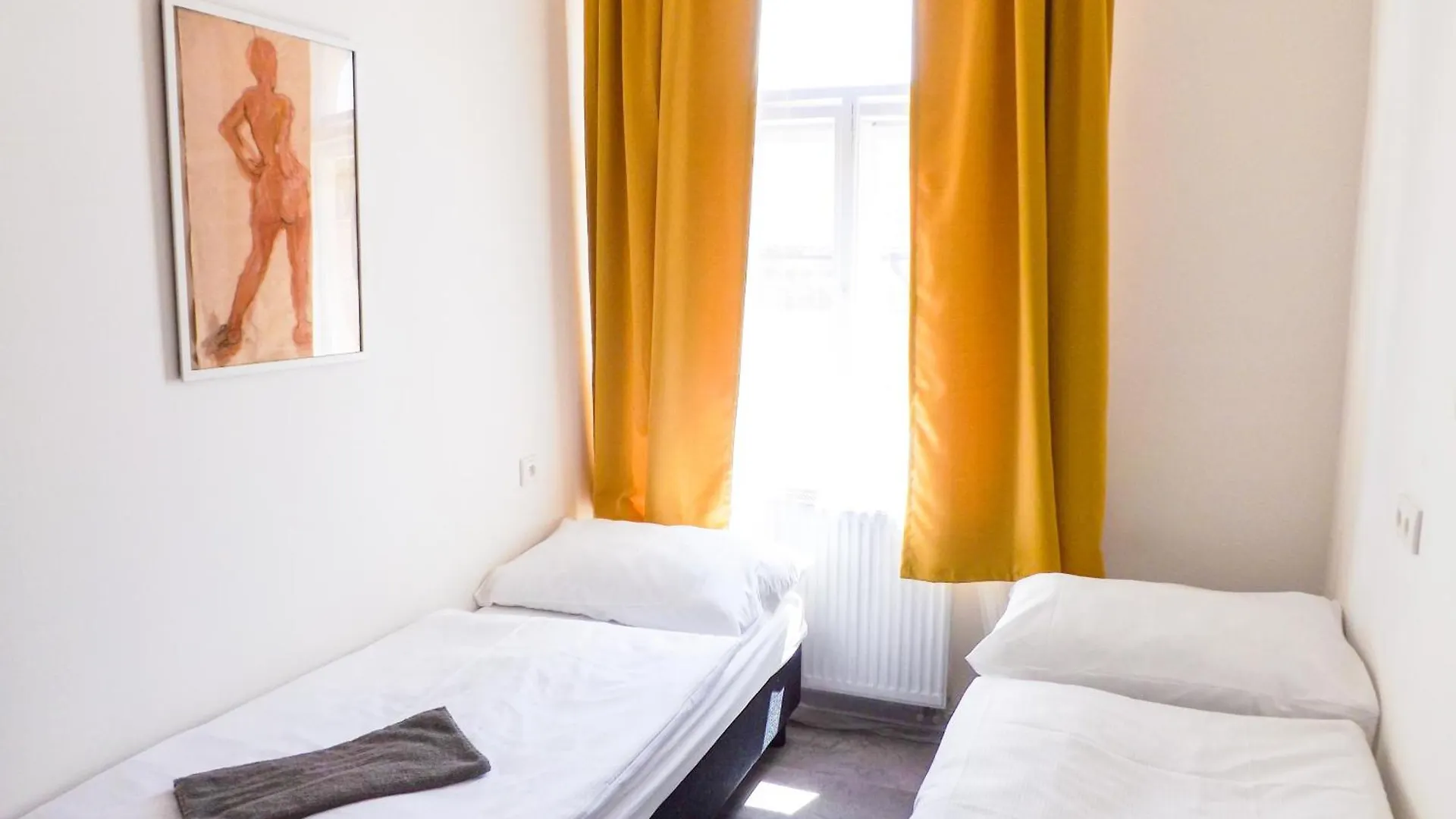 Nice Room E3 Praga 0*,