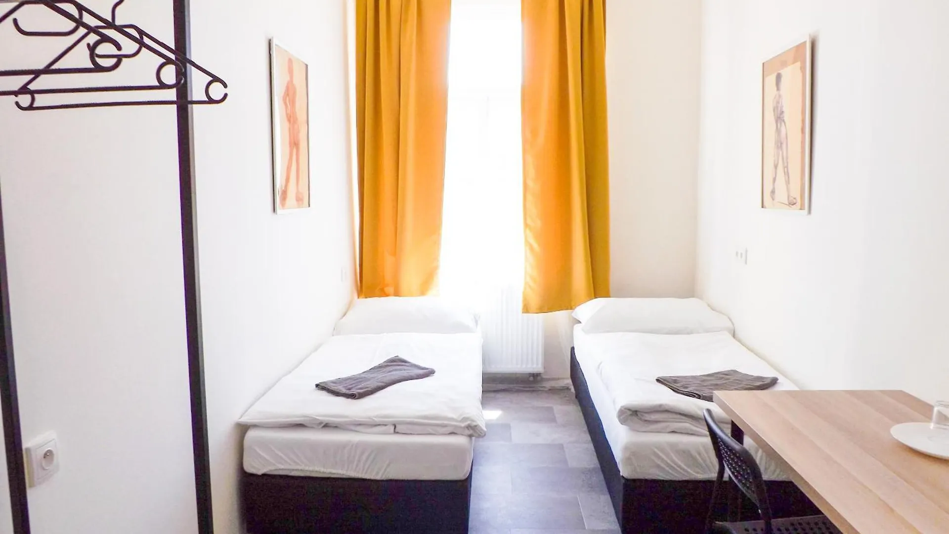 Nice Room E3 Praga 0*,  República Checa